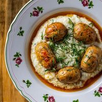 Куриные купаты с мамалыгой в MANANA