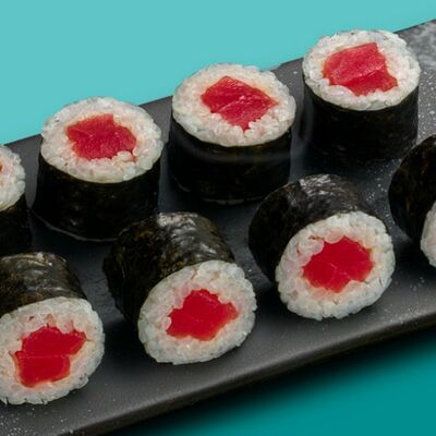 Ролл с тунцом в О! Суши по цене 670 ₽