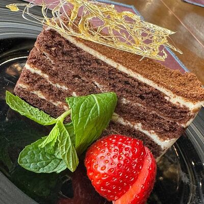 Медовик шоколадный с какао в Ярды Superbar по цене 400 ₽