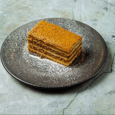 Медовик в Moloko по цене 380 ₽