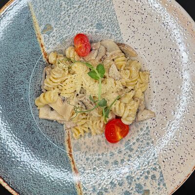 Паста с курицей и грибами в Пиццерия Сытый ниндзя по цене 740 ₽