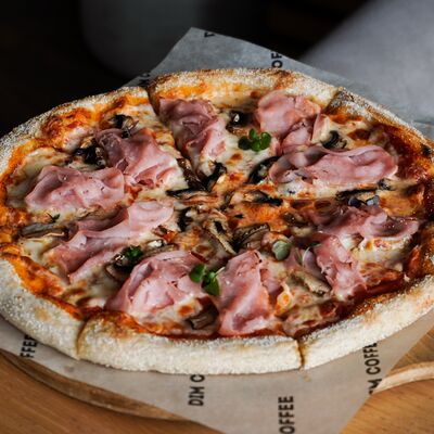 Пицца Ветчина-Грибы в Dimcoffee по цене 730 ₽