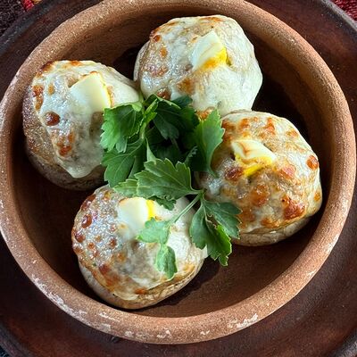 Запеченные шампиньоны с мясом на кеци в Кинто по цене 671 ₽