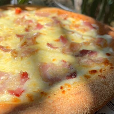 Пицца Карбонара в Чёрноморская пицца по цене 730 ₽