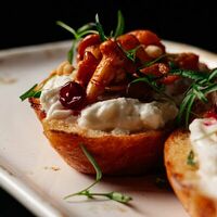 Брускетта с лисичками в Inside