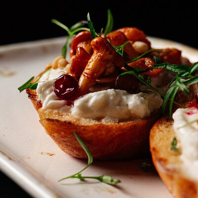 Брускетта с лисичками в Inside по цене 660 ₽