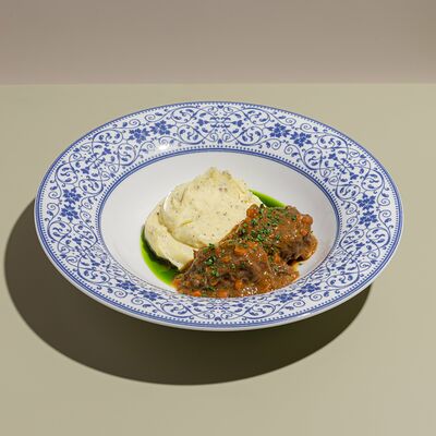 Телячьи щёчки с трюфельным пюре в Italy по цене 1860 ₽