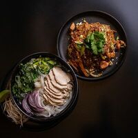 Фо га, лапша рисовая с курицей и морс в Том и ям