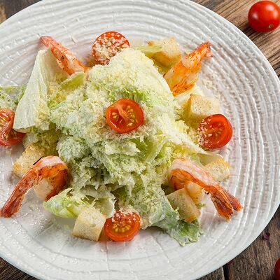Салат Цезарь с креветками в Bistro Оstro по цене 895 ₽