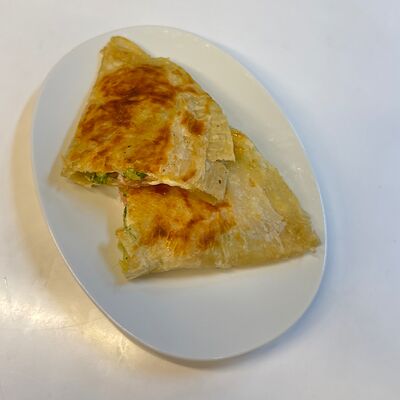 Роти с брокколи, ветчиной и с сыром моцареллав Рент кафе по цене 385 ₽