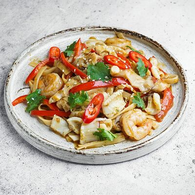 Лапша с морепродуктами в Tsunami по цене 560 ₽