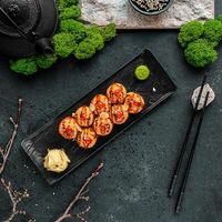 Запеченный ролл с острым крабом в Feromon