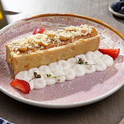 Медовик с сырным кремом в Paulaner по цене 590 ₽