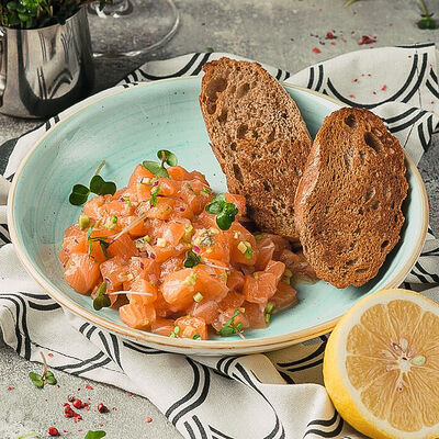 Тартар из лосося в Баклажан в ТЦ 