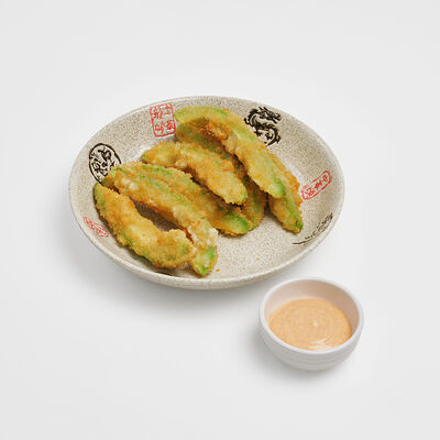 Кусочки авокадо в кляре с соусом спайси в Sushiman по цене 2350 ₸