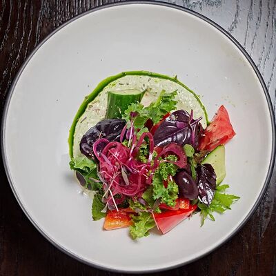 Греческий с кремом из феты с базиликом в Chester по цене 616 ₽