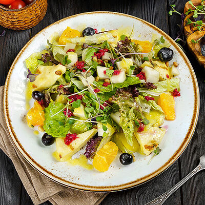 Салат с халуми и снегом из малины в ИТЛЕ Стейк-кафе Halal по цене 480