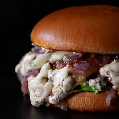 Dorblu Burger с брусникой в Атлантида по цене 730 ₽