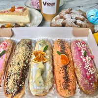 Логотип Кусай эклер