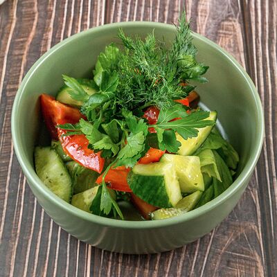 Овощной салат в Солянка Крафт Бар по цене 648 ₽