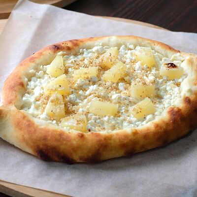 Лодочка с ананасом в Хачапури & Кофе по цене 280 ₽