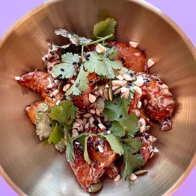 Хрустящие креветки в соусе Спайси с кинзой и миксом семечекв Просто Азия x Десертория по цене 670 ₽