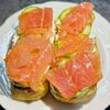 Брускетта с красной рыбкой, огурчиком и творожным сыром в Вкусно как у мамы по цене 599