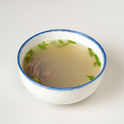 Говяжий бульон с мясом в NYUSURI корейская кухня по цене 259 ₽