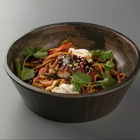 Удон с угрем и сыром страчателла в Том Янг Бар