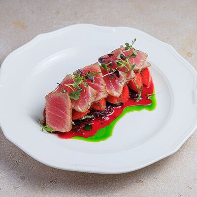 Тунец с луком и помидорами в Bocconcino по цене 1710 ₽