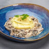 Бефстроганов в Syndicate Port Cafe