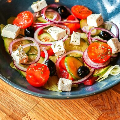 Греческий салат в Шейк бургер по цене 310 ₽