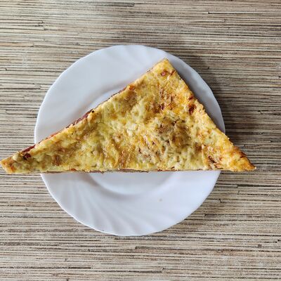 Пицца с колбасой в Кафе Русица по цене 210 ₽