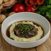 Томленые говяжьи щечки с картофельным пюре в Пиноккио Djan по цене 1020