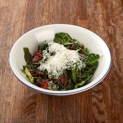 Салат с куриной печенью и сулугуни в Дзамико по цене 650 ₽