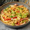 Лапша с куриным филе и овощами под сливочным соусом в Foodzen по цене 406