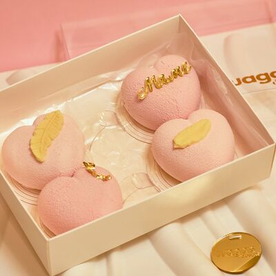 Муссовые пирожные Клубничные сердца 4 шт. в Wagas Desert клубника в шоколаде по цене 1860 ₽