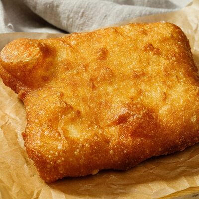 Сосиска в тесте с картофелем жареная в Донер&Кебаб по цене 180 ₽