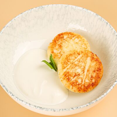 Сырники со сметаной в Семейный ресторан Mr Grek по цене 520 ₽