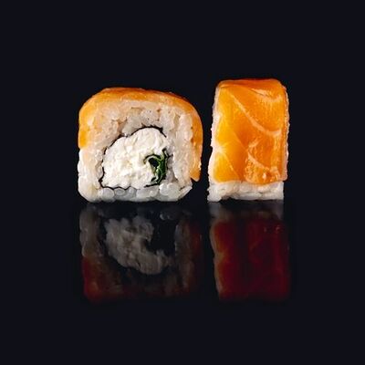 Ролл Филадельфия с луком в Bonito sushi по цене 619 ₽