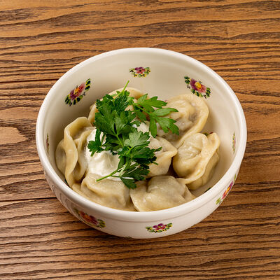 Пельмени свинo-говяжьи со сметаной в Казак по цене 590 ₽