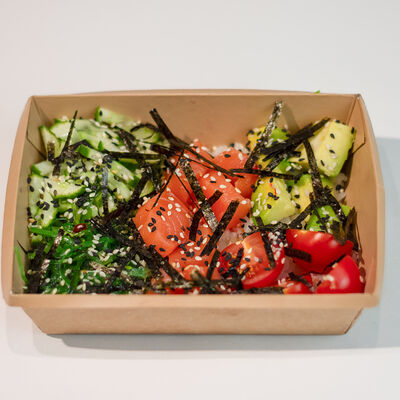 Поке с лососем в Русалочка любит суши по цене 790 ₽