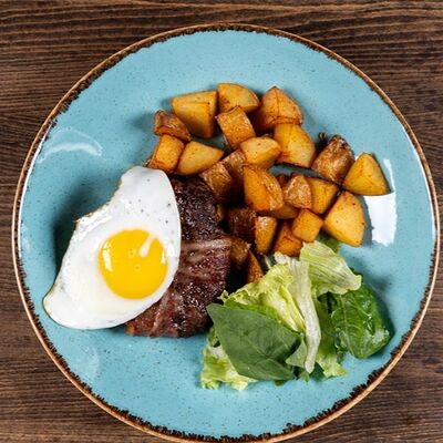 Бифштекс в Гриль Бар Понеслось по цене 850 ₽