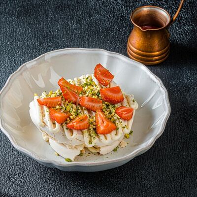 Павлова с манго в Florentini City Café по цене 890 ₽