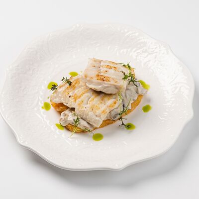 Филе пикши с картофельными оладьями и соусом из таежных грибовв Омулевочная по цене 550 ₽