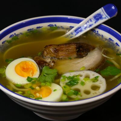 Рамен с копченой cвинoй грудинкой в CRGO по цене 400 ₽