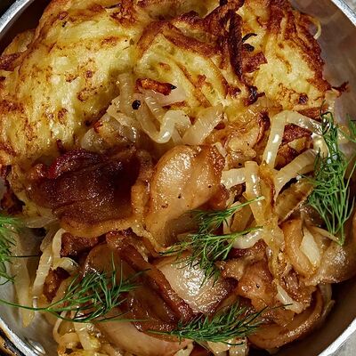 Драники с жареным саломв Честер по цене 490 ₽