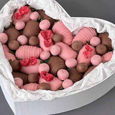 Сердце Dream в Мир клубники в шоколаде по цене 6500 ₽