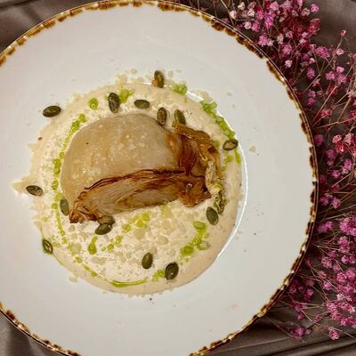 Стейк из капусты с ореховым соусом и трюфельным маслом в MON PARIS по цене 490 ₽