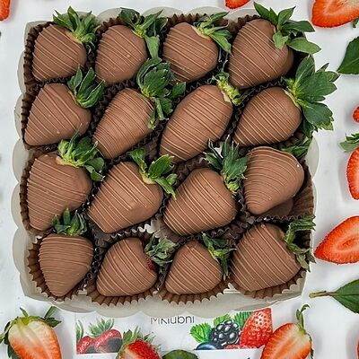 Молочное наслаждение в Мир клубники в шоколаде по цене 3400 ₽